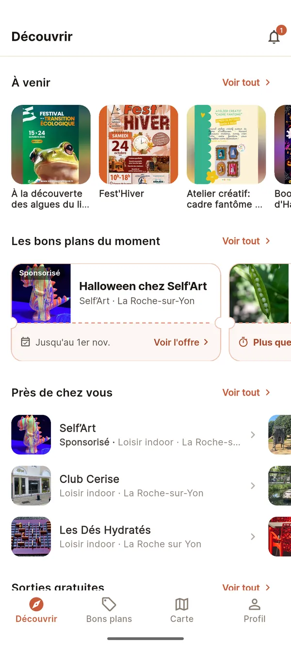 Les rubriques de l'écran Découvrir, avec un bon plan et un lieu en premier, marqués Sponsorisé